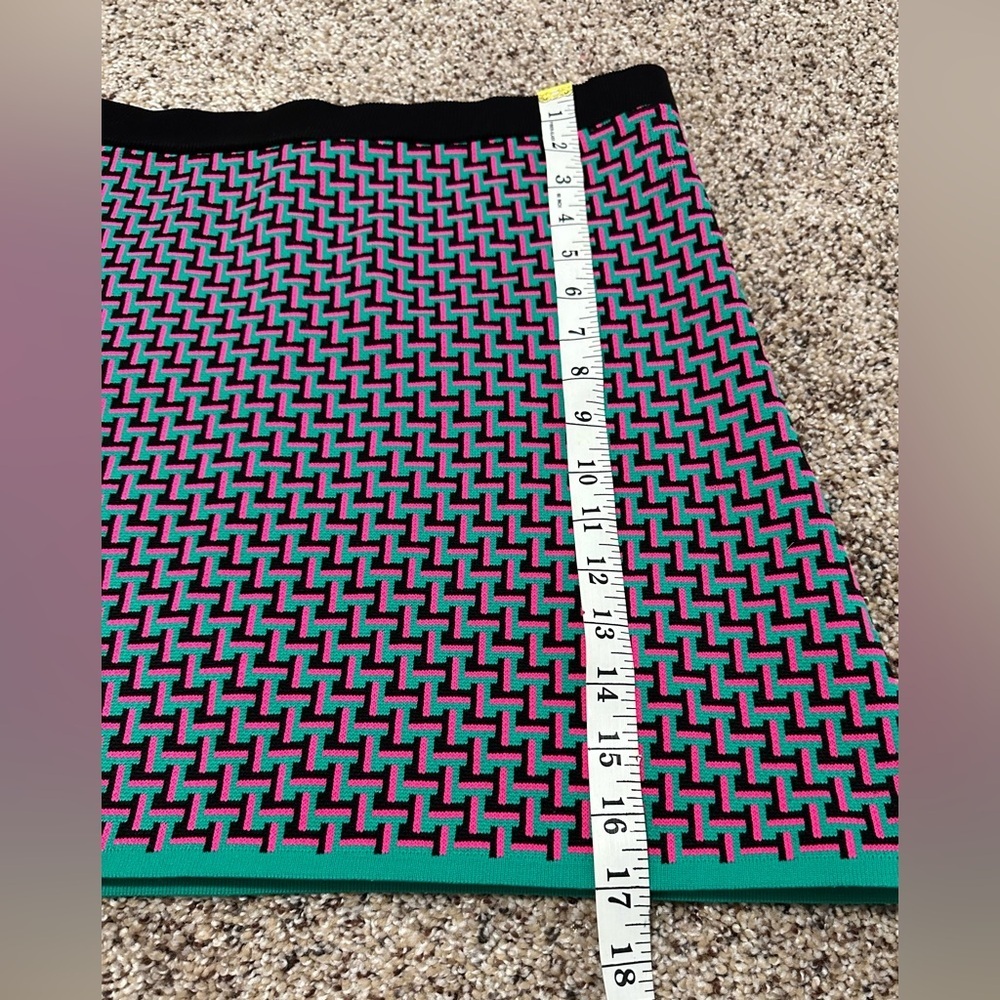 💚🖤💖 Zara Geometric Print Skirt - Green, Black - Picture 3 of 12